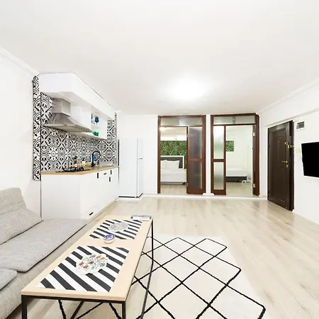 דירה Pleasant House With Backyard 5 Min Walk To Kaleici In Muratpasa, Antalya *