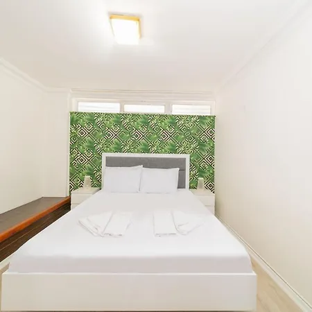 Pleasant House With Backyard 5 Min Walk To Kaleici In Muratpasa, Antalya דירה *