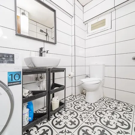 Pleasant House With Backyard 5 Min Walk To Kaleici In Muratpasa, Antalya * אנטליה